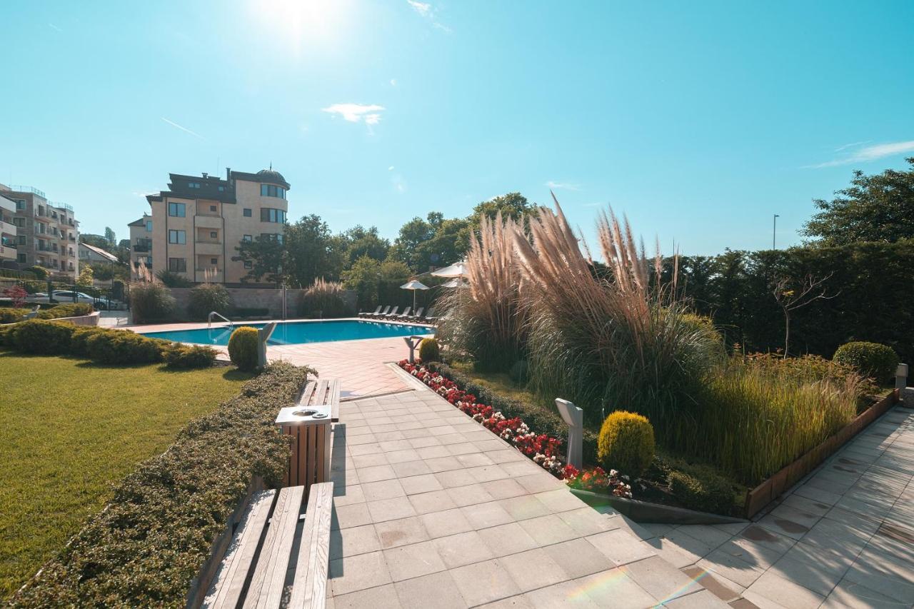 Nobile Apartment - Coral Residence Complex With Parking & Pool Varna Exteriör bild