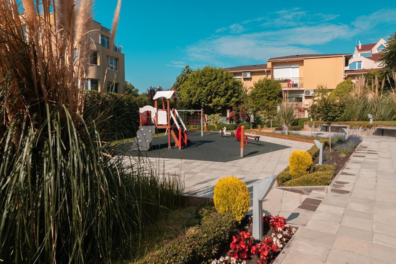 Nobile Apartment - Coral Residence Complex With Parking & Pool Varna Exteriör bild