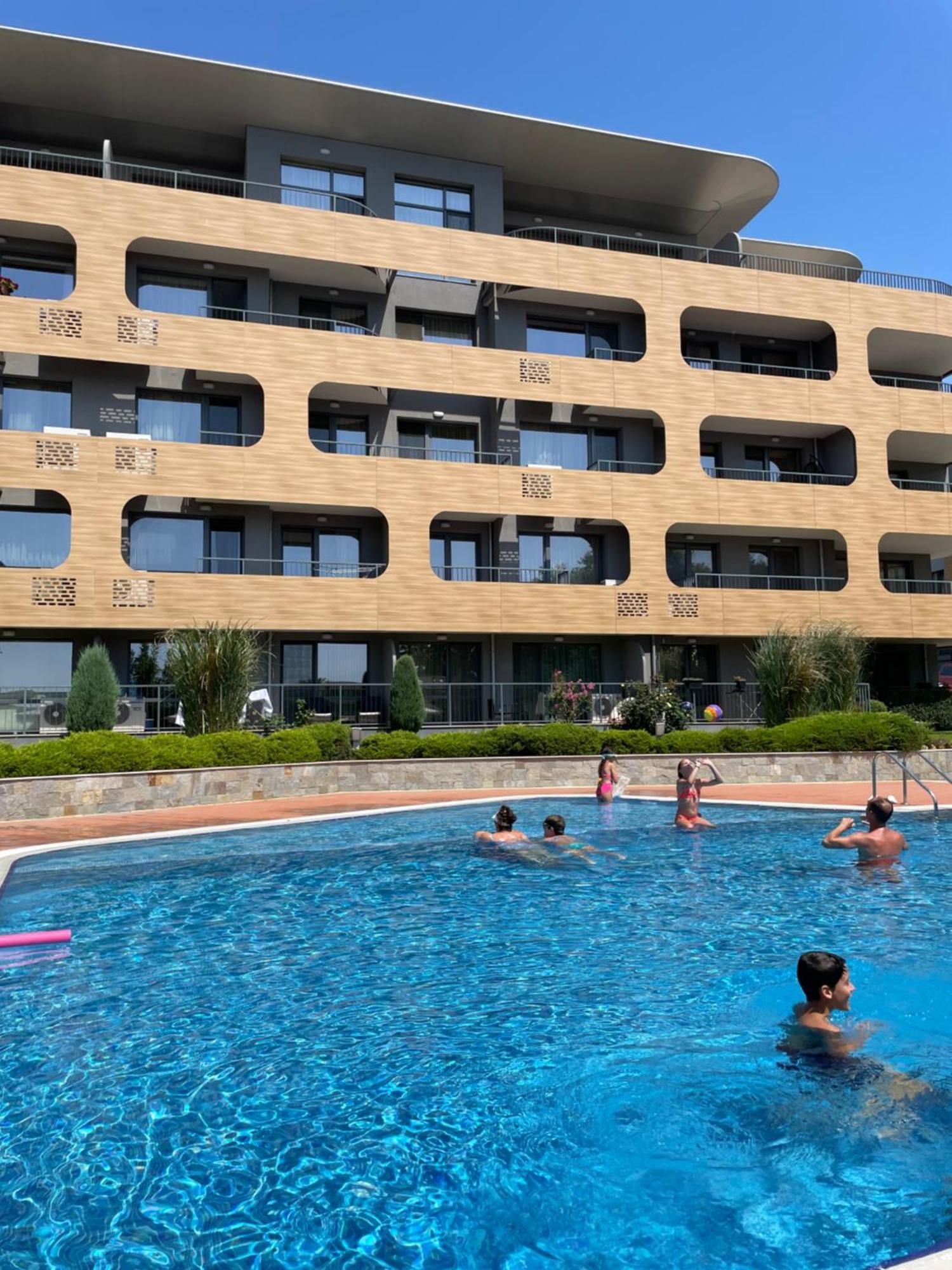 Nobile Apartment - Coral Residence Complex With Parking & Pool Varna Exteriör bild